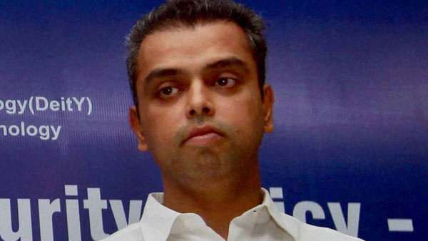 പിന്തുണച്ച് മിലിന്ദ് മാത്രം