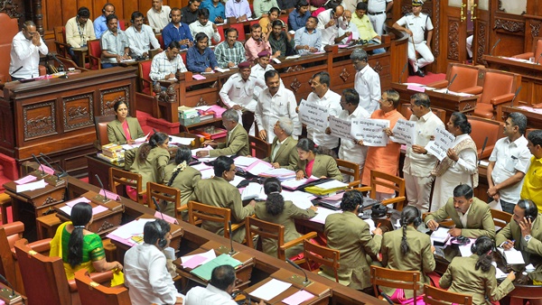 എപ്പോഴൊക്കെ അയോഗ്യരാക്കാം