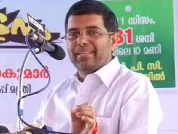 മോദിയെ പിടിച്ച കൈ