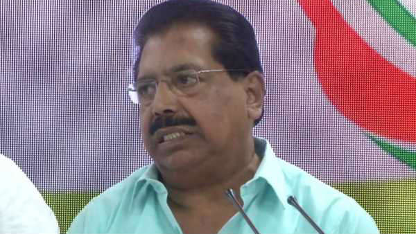 പിസി ചാക്കോയ്ക്കെതിരെ പട