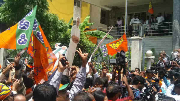 വിജയേന്ദ്ര ഉദ്യോഗസ്ഥരെ കണ്ടു