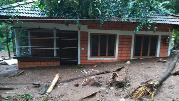 ആലപ്പുഴയിൽ ഇടവിട്ട കനത്ത മഴ