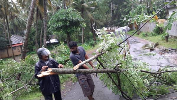 നിരവധി പ്രദേശങ്ങൾ വെള്ളത്തിനടിയിൽ