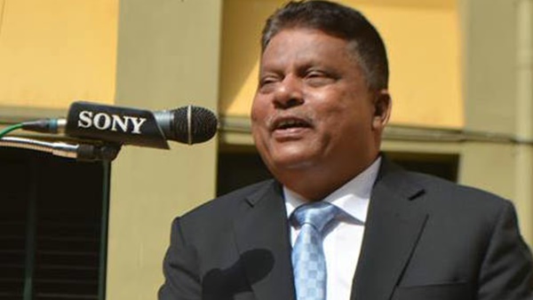 വഹാബ് മാറി നിൽക്കണം