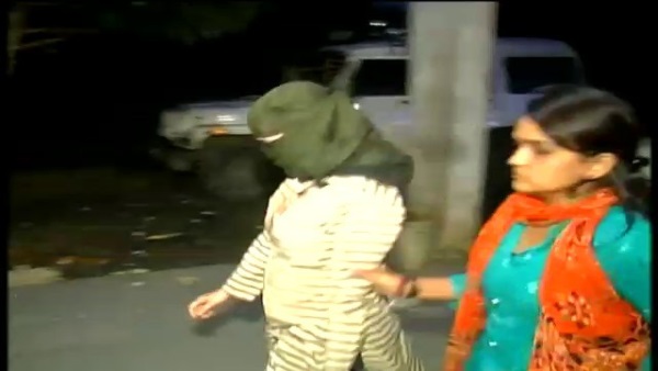 പഠന ചിലവ് വഹിക്കാമെന്ന് വാഗ്ദാനം