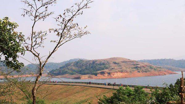 പാറകള് ദുര്ബലം