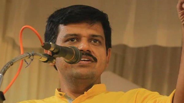ഹെഡ് മൂത്ത് എസ്ഐ ആയതാണ്