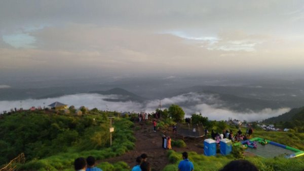 സോളാർ വിളക്കിന് 1,18,000 രൂപ?
