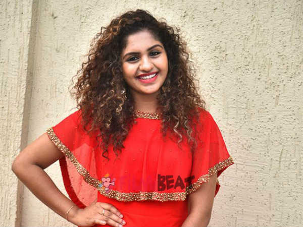 ആളുകള് തടിച്ച് കൂടി