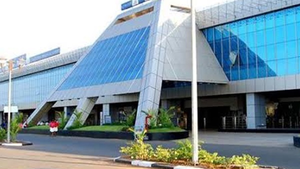 വിമാനത്താവളത്തില്