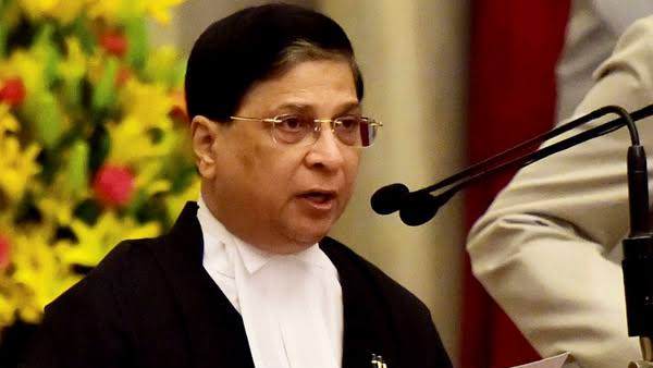 ചീഫ് ജസ്റ്റിസ് ദീപക് മിശ്രയും ജ. ഖാൻവില്കറും പുറപ്പെടുവിച്ച വിധി