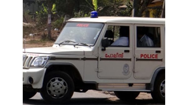 നോക്കുകുത്തിയായി പോലീസ് സ്ക്വാഡ്