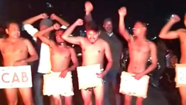 വസ്ത്രം അഴിച്ച് വിദ്യാര്ഥികള്