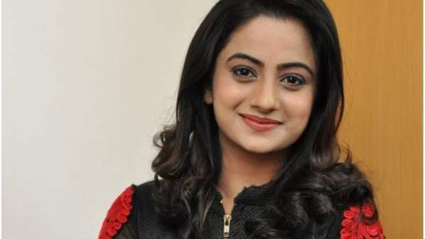 ഒരു കൊട്ട കാവിപ്പൂക്കൾ