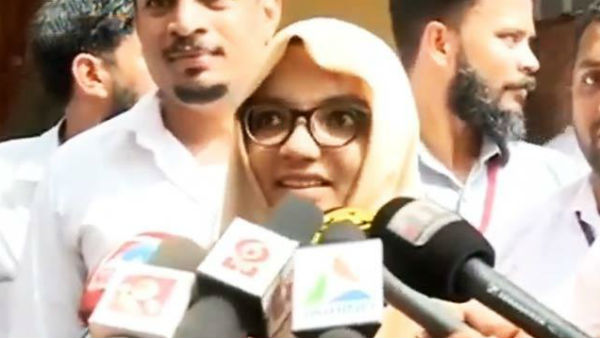 കൈയ്യടിച്ച് സഫ