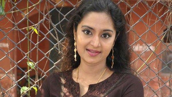 പൊട്ടിത്തെറിച്ച് ചാര്മ്മിള