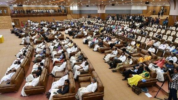 പുതിയ സംരംഭങ്ങളുണ്ടാകണം