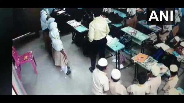 പോലീസ് വേട്ടയാടുന്നു