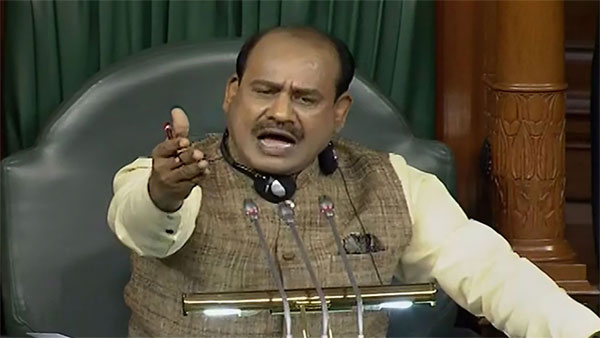 സ്പീക്കറുടെ ഓഫീസില് വച്ചും...