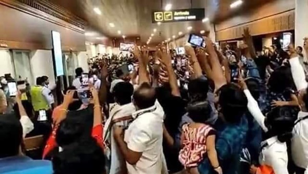 കൈകുഞ്ഞുമായി