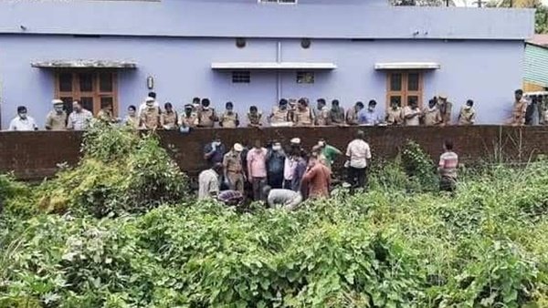 കാലുകള് മുറിച്ചുമാറ്റി