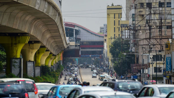 ശബ്ദത്തോടെ പൊളിഞ്ഞുവീണു