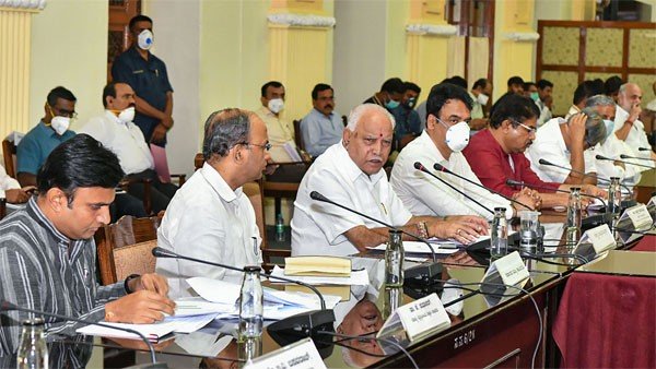 സൗജന്യ യാത്ര ഒരുക്കാന് മുഖ്യമന്ത്രി നിര്ദേശിച്ചു