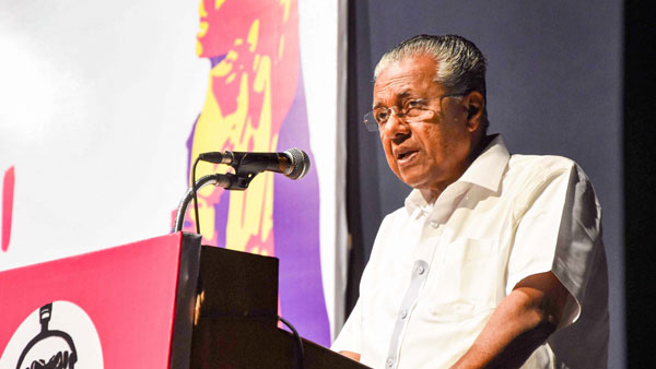 മധുരിച്ചിട്ട് തുപ്പാനും വയ്യ