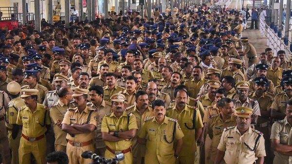 ഉദ്യോഗസ്ഥർ ഒത്തുകൂടുന്നത് ഒഴിവാക്കണം