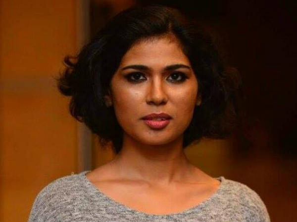 ഭയന്ന് മൗനം പാലിക്കുന്നു