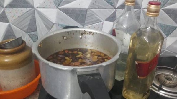 ചാരായം വാറ്റിലേക്ക്