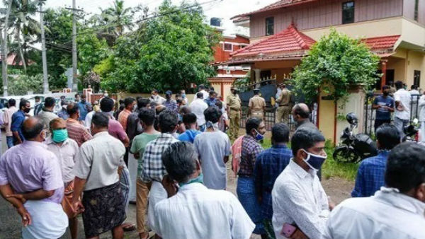 പത്ത് മണിയോടെ....