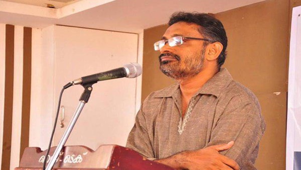 പമ്മിച്ചെന്നു നോക്കുന്ന മലയാളി