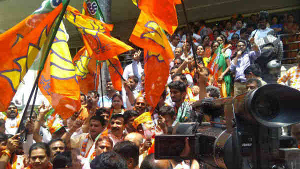 ഇതാണ് രാഷ്ട്രീയ പശ്ചാത്തലം