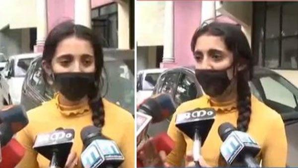 ഒപ്പിട്ടു വാങ്ങി