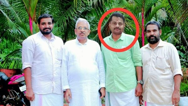 ഫോട്ടോഷോപ്പ് ചെയ്ത ഒരു ഗ്രൂപ്പ് ഫോട്ടോ