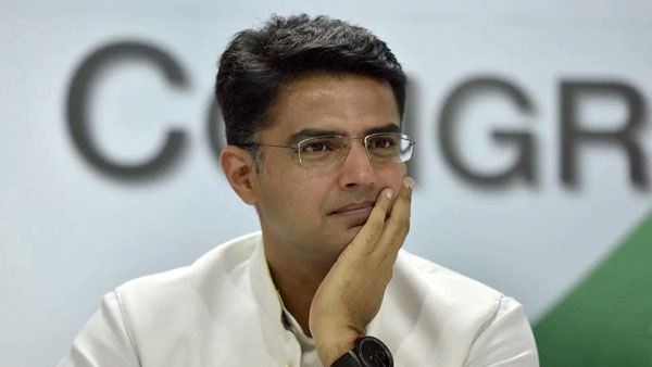 പൈലറ്റിനൊപ്പമുളളവരെത്ര