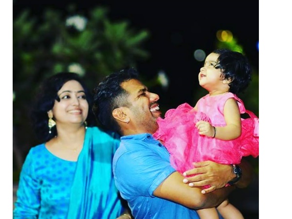 ചില്ല് അടിച്ച് തകര്ക്കുന്നത് കണ്ടു