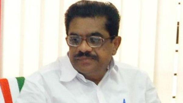 മുഖ്യമന്ത്രിപദം ഒഴിയണം