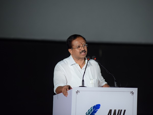 മറയ്ക്കാന് പലതുമുണ്ടെന്ന്