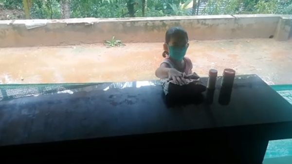 അവൾക്ക് ഒന്നും വരാതിരിക്കണേ