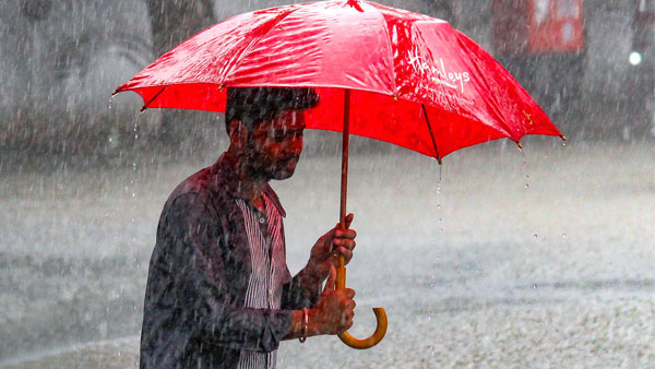 വെള്ളപ്പൊക്കത്തിൽ തകർന്നപ്പോൾ