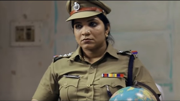 പോലീസ് വേഷം