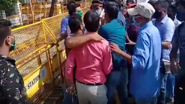 പോലീസ് ഇടപെടാതിരുന്നപ്പോൾ