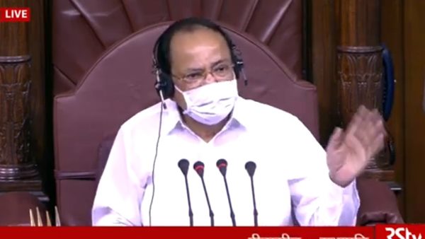 ചെവിയില് സ്വകാര്യം പറഞ്ഞു