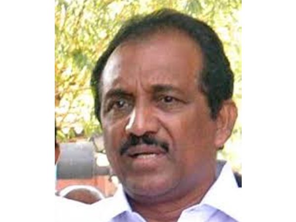 ഉമ്മന് ചാണ്ടിയുമായി അകൽച്ച