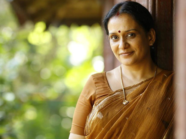 പെണ്ണുങ്ങളുടെ കയ്യില് നിന്ന്