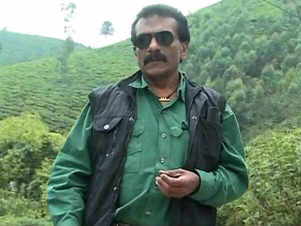 മൂന്നാറിൽ നിന്ന് പടിയിറങ്ങി