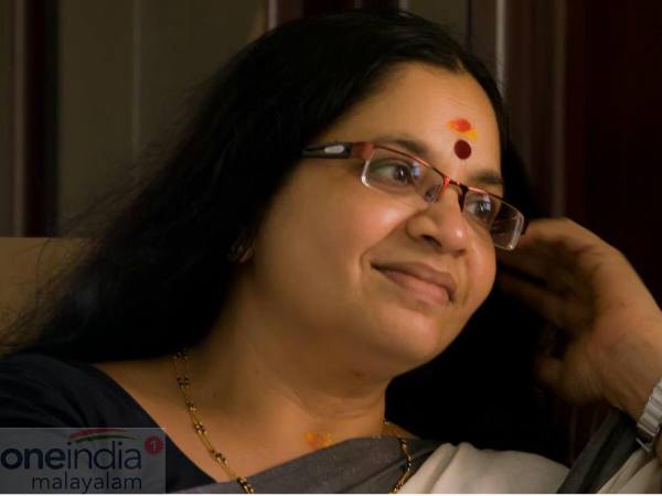പ്രതികളുടെ വീട്ടില് പോലീസ്