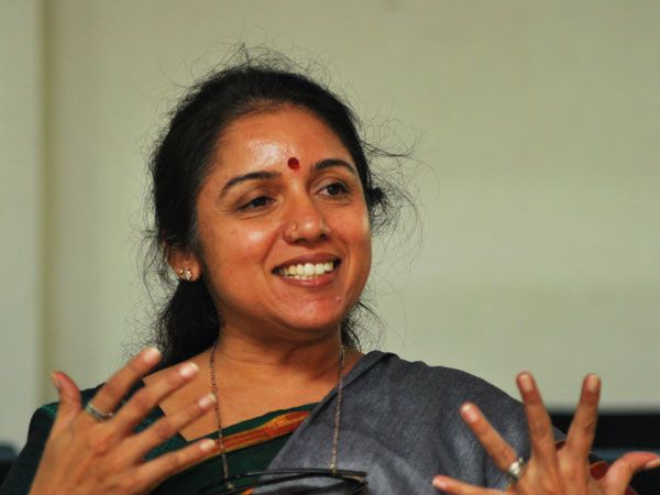 നിരവധി മെയിലുകള്